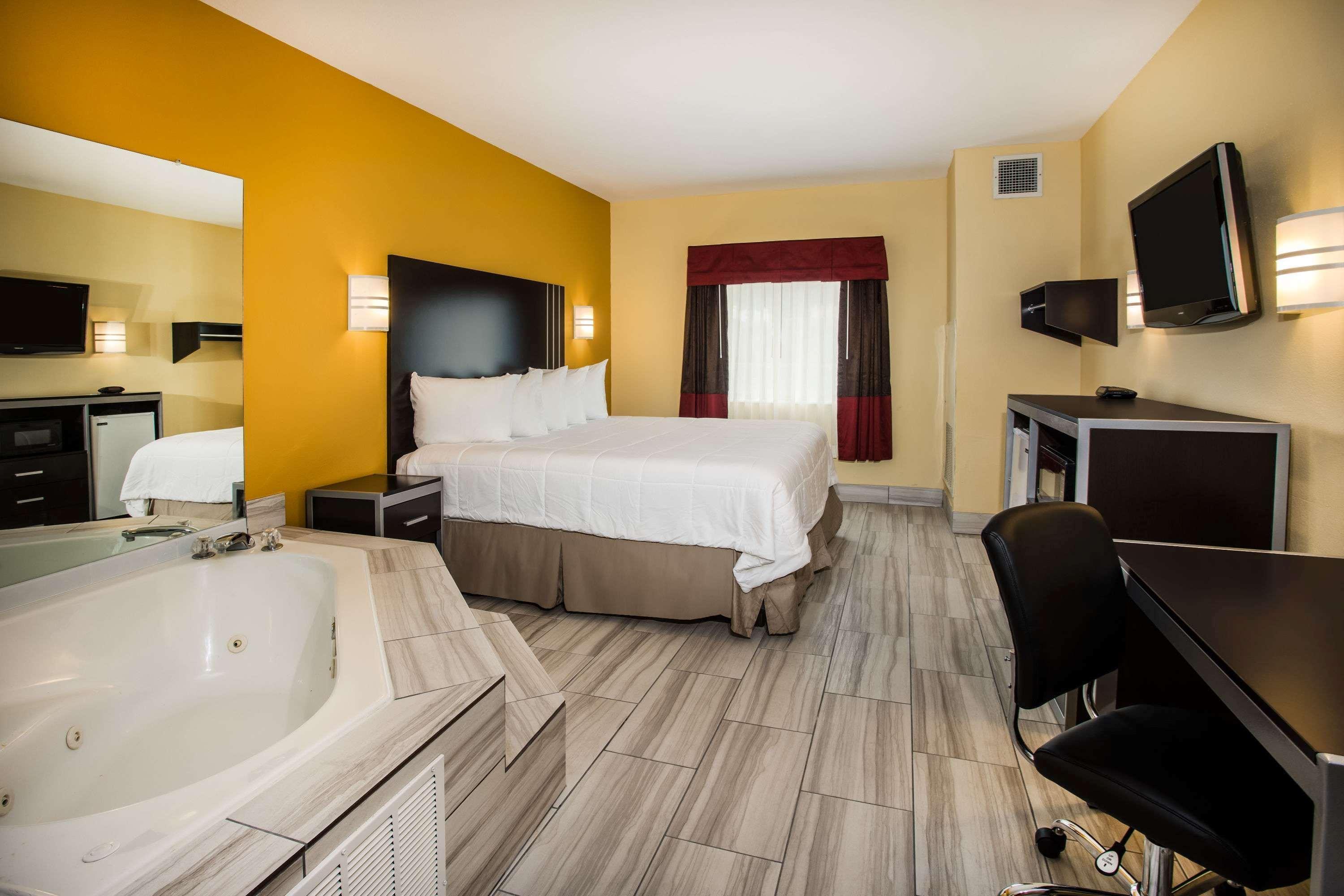 Days Inn & Suites By Wyndham Augusta Near Fort Eisenhower Ngoại thất bức ảnh