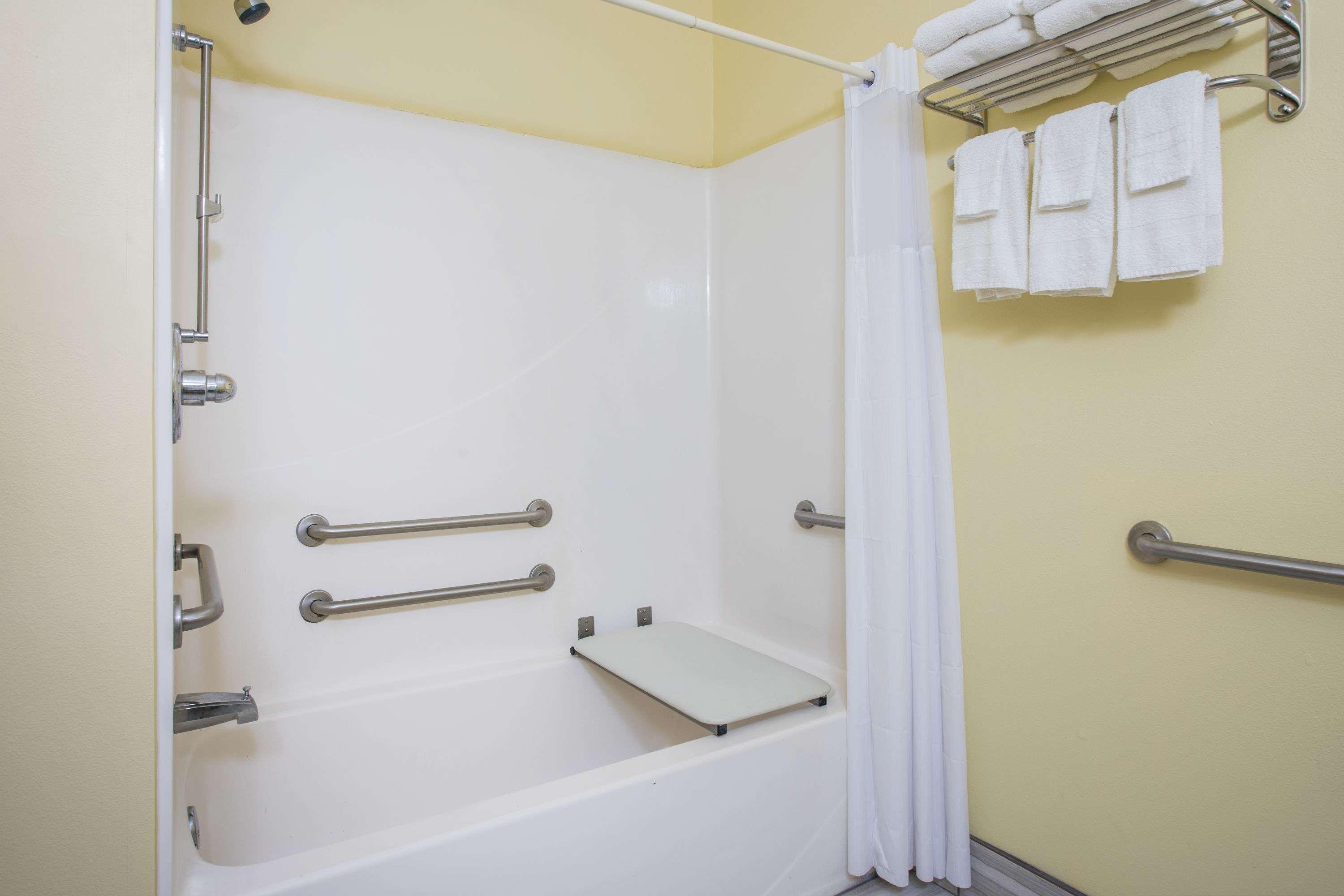 Days Inn & Suites By Wyndham Augusta Near Fort Eisenhower Ngoại thất bức ảnh