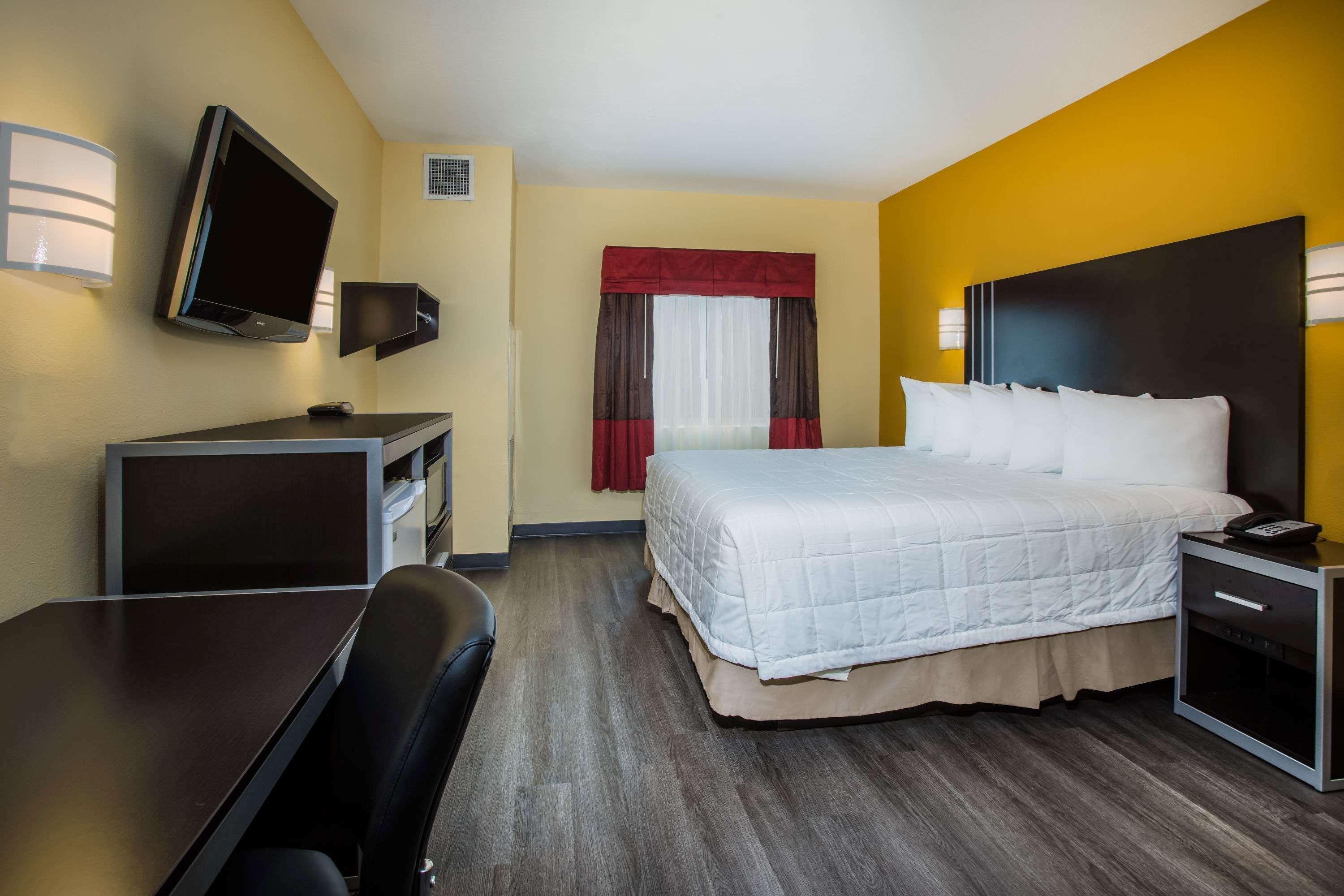 Days Inn & Suites By Wyndham Augusta Near Fort Eisenhower Ngoại thất bức ảnh