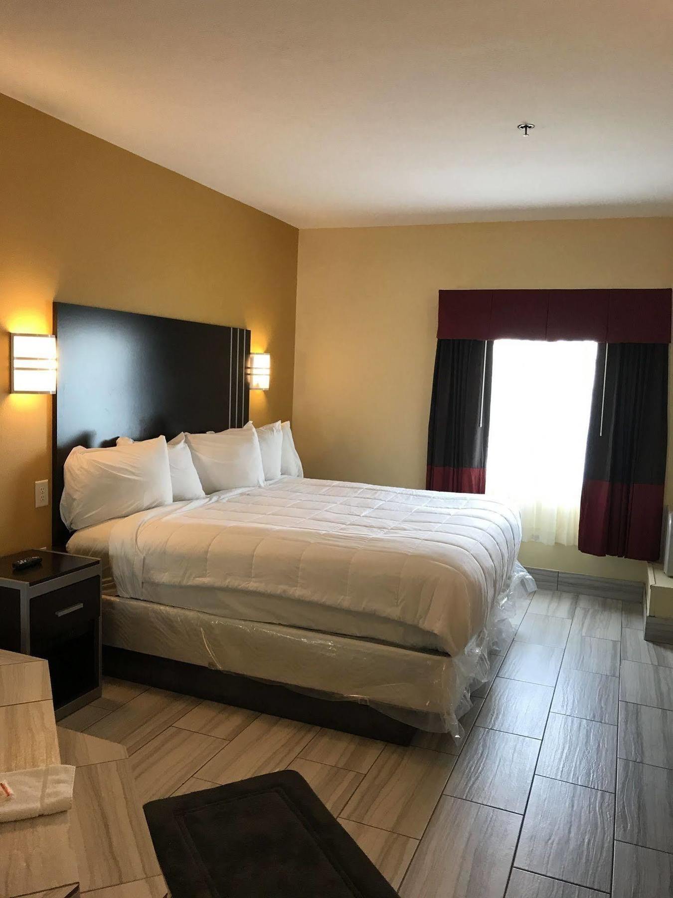 Days Inn & Suites By Wyndham Augusta Near Fort Eisenhower Ngoại thất bức ảnh